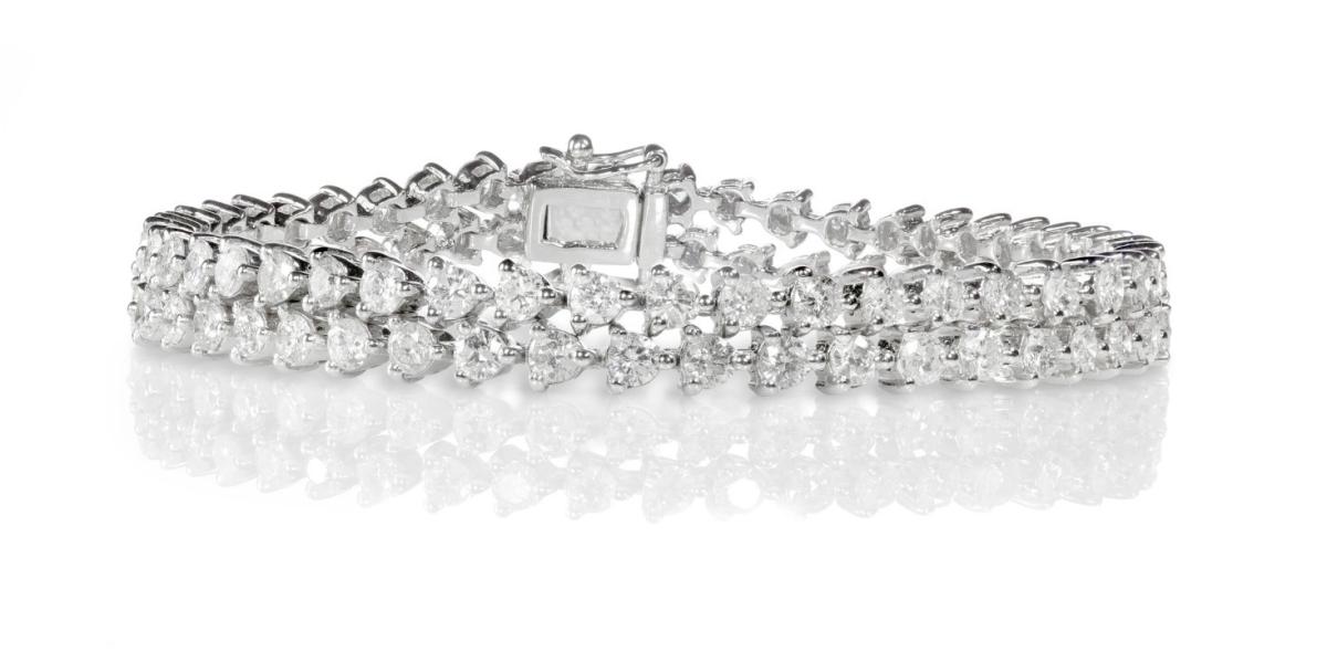 Elegant diamond tennis bracelet with white gold setting from Charm Diamond Centres Canada.